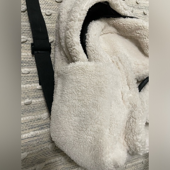 Urban Outfitters Sherpa Backpack - Picture 5 of 9